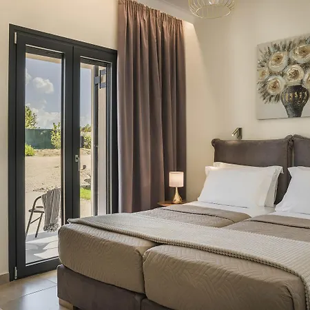 Pinelopi Tria Villa