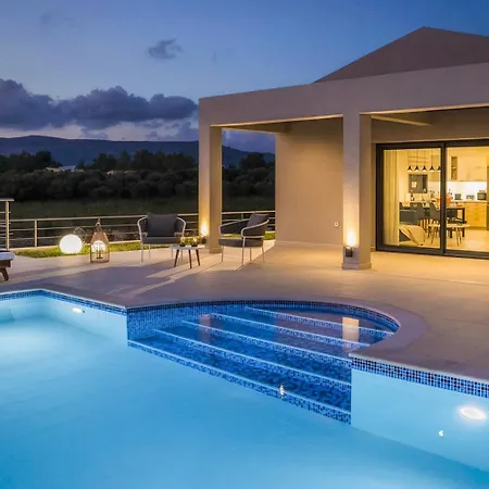Pinelopi Tria Villa *