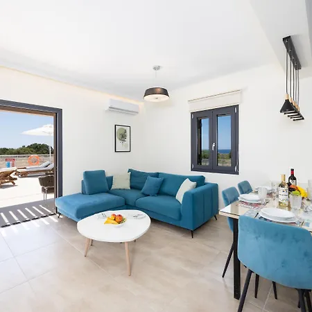 Villa Pinelopi Tria *