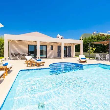 Pinelopi Tria Villa