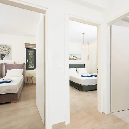 Pinelopi Tria Villa *