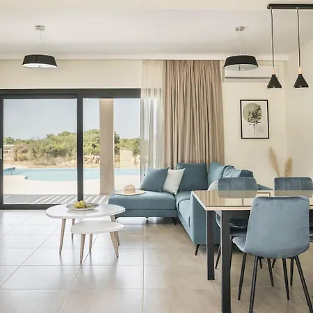 Pinelopi Tria Villa